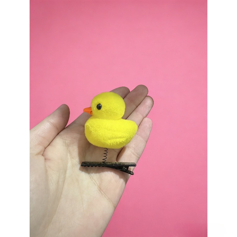 A cute cartoon yellow duckling - Photography Duck 评论和价格